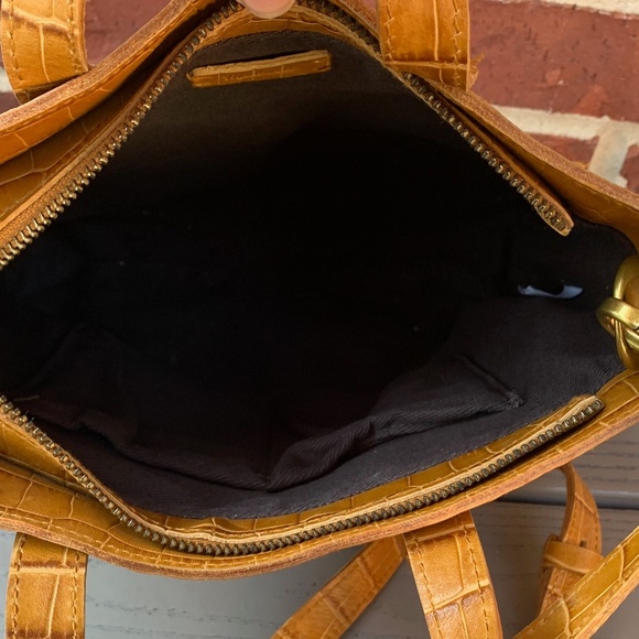 Madewell Zip-Top Leather Transport Crossbody Bag - Picture 8 of 13